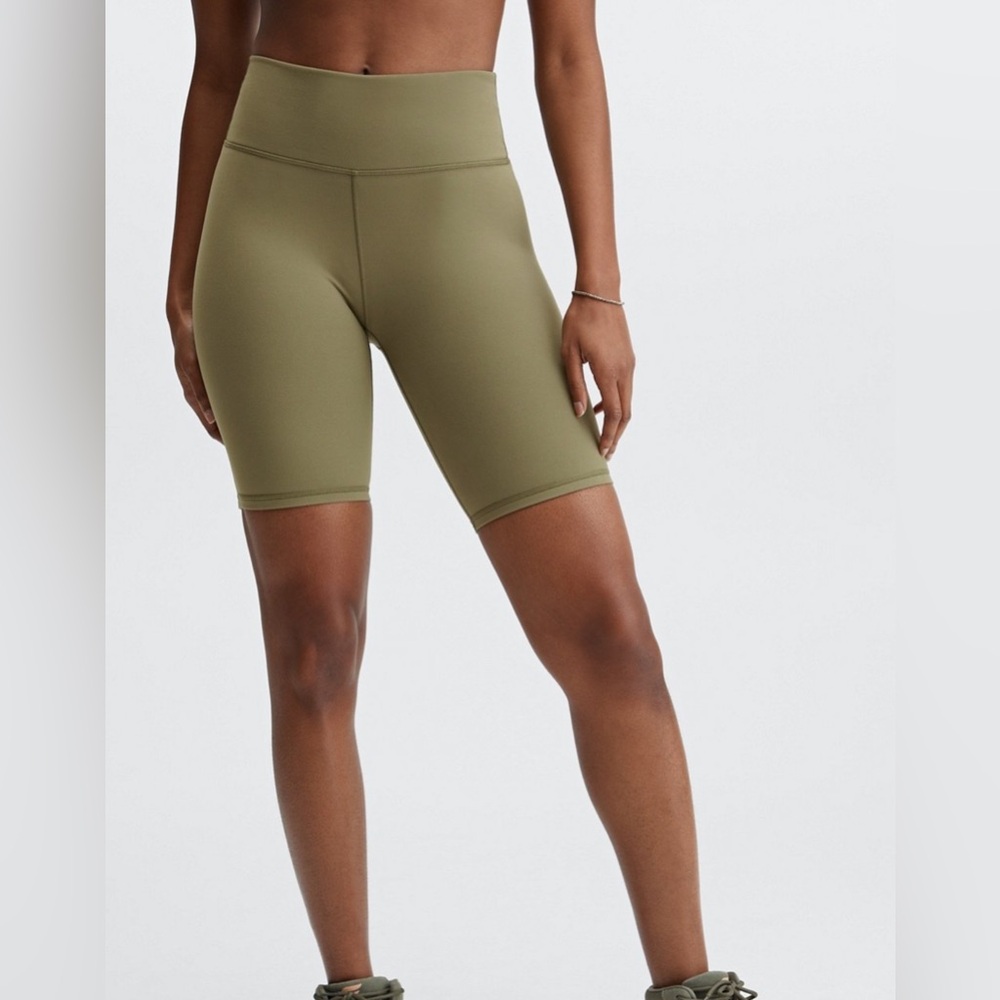 Define PowerHold® High-Waisted 9" Short